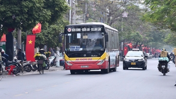 ទីក្រុង​នេះ​មិន​ទាន់​មាន​ការ​តភ្ជាប់​រថយន្ត​ក្រុង​នៅ​ឡើយ​ទេ។