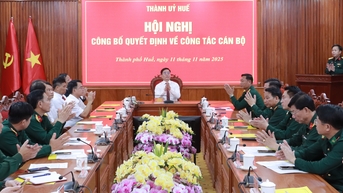 លោក Nguyen Dinh Trung លេខាគណៈកម្មាធិការបក្សទីក្រុង កាន់តំណែងជាលេខាគណៈកម្មាធិការបក្សយោធាទីក្រុង Hue។