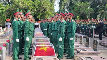 ពិធី​គោរព​វិញ្ញាណក្ខន្ធ និង​បញ្ចុះ​សព​យុទ្ធជន​ពលី ១៨​នាក់ នៅ​ឃុំ Ia Boong ស្រុក Gia Lai