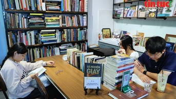 ហាងកាហ្វេតែមួយគត់ដែល 'ចំណាយ' អតិថិជនសម្រាប់ការអានសៀវភៅនៅទីក្រុងហូជីមិញ