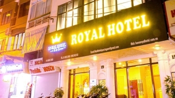 បុគ្គលិក​សណ្ឋាគារ​មិន​ដឹង​ខ្លួន​ពេល​ឱ្យ​ភ្ញៀវ​ស្រី​រក​បន្ទប់​រៀង​ខ្លួន​នៅ​ម៉ោង​២​ទៀប​ភ្លឺ