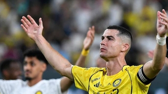 Ronaldo tiết lộ ý định 'sớm' giải nghệ, mong Cristiano Jr con sẽ hơn cha