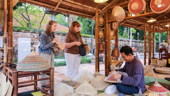 Kim Son សិប្បកម្មតម្បាញ “គោះទ្វារ” ថាំងឡុង - ហាណូយ