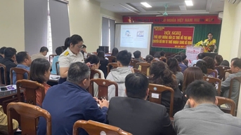 Thuế cơ sở 4 tập huấn chuyển đổi mô hình từ thuế khoán sang kê khai đối với hộ kinh doanh - Báo Cao Bằng điện tử