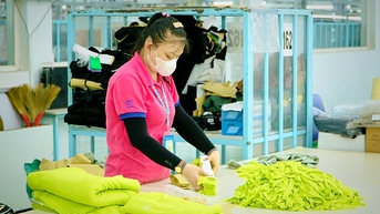 ការនាំចេញរយៈពេល ១០ ខែរបស់ខេត្តឈានដល់ជិត ៣ ពាន់លានដុល្លារអាមេរិក។