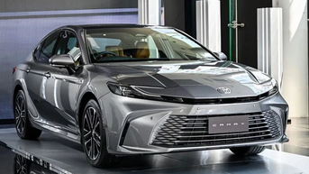 Toyota Camry លើកទី១ បញ្ចុះតម្លៃជិត ១៥៥លានដុង រកចំណូលបានពីការលក់