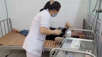 តើ​សុខភាព​កម្មករ​១៤​នាក់​ត្រូវ​បាន​សម្រាក​ព្យាបាល​នៅ​មន្ទីរ​ពេទ្យ​យ៉ាង​ដូច​ម្តេច​បន្ទាប់​ពី​អាហារ​ថ្ងៃ​ត្រង់​នៅ​ក្រុមហ៊ុន​ក្នុង​ក្រុង Hue?