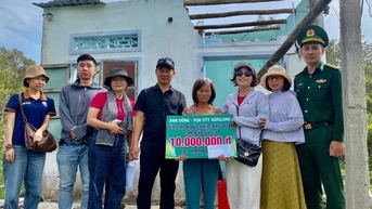 Hỗ trợ hơn 200 triệu đồng cho người dân và trẻ mồ côi bị...