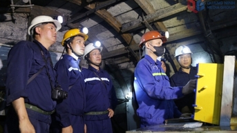 Nâng cao chất lượng sản xuất gắn với chăm lo đời sống người lao động