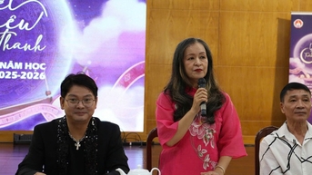 សិស្សានុសិស្សនៅទីក្រុងហូជីមិញ ដែលចូលចិត្តល្ខោនអូប៉េរ៉ាកំណែទម្រង់ និងការច្រៀង និងរាំប្រជាប្រិយ មានកន្លែងលេងដើម្បីប្រកួតប្រជែង។