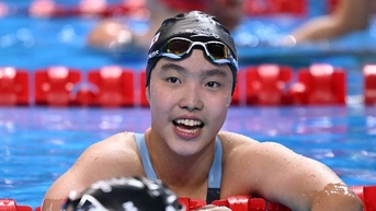 Thần đồng bơi lội 13 tuổi Trung Quốc lại khiến cả châu Á trầm trồ