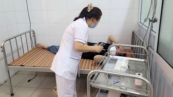 Sở Y tế TP Huế vào cuộc kiểm tra khi nhiều công nhân nhập viện cấp cứu sau bữa ăn