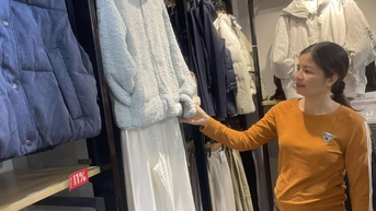Thị trường áo ấm mùa đông nhộn nhịp: Đa dạng mẫu mã, giá cả cạnh tranh
