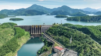 ទំនប់វារីអគ្គិសនី Binh Dien នៅ Hue បង្កើនការហូរចេញពីផ្លូវទឹក ត្រៀមទប់ទល់នឹងភ្លៀងធ្លាក់ 1,000mm