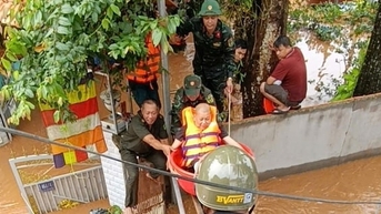 Đồng Nai: Mưa lớn bất thường khiến nhiều điểm tại phường Long Khánh ngập sâu