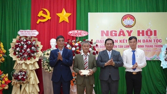 Phó Chủ tịch HĐND tỉnh Lâm Đồng K’ Mák dự Ngày hội Đại đoàn kết toàn dân tộc tại Đinh Trang Thượng