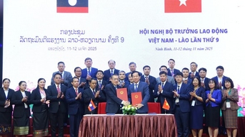 Việt Nam và Lào ký hợp tác trong lĩnh vực lao động và người có công