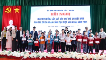 Trao học bổng cho học sinh có hoàn cảnh đặc biệt, khó khăn trên địa bàn xã Lý Nhân