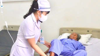 ការជំនួសត្រគាកដោយជោគជ័យសម្រាប់ស្ត្រីអាយុ 91 ឆ្នាំ។