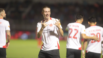 Tiền đạo Việt kiều 1,90 m tiết lộ bất ngờ: Về Việt Nam chơi bóng vì...