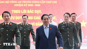 នាយក​រដ្ឋមន្ត្រី​ចូល​រួម​ពិនិត្យ​រយៈពេល​១​ឆ្នាំ​នៃ​ការ​ពង្រាយ​កម្លាំង​ការពារ​សន្តិសុខ​សណ្តាប់​ធ្នាប់​នៅ​ថ្នាក់​មូលដ្ឋាន។