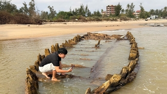 Đà Nẵng: Thận trọng khai quật tàu cổ tại bờ biển phường Hội An Tây