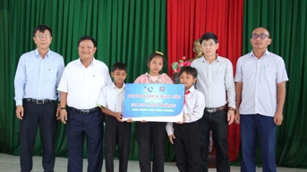 ជួយ​សង់​ផ្ទះ​ដឹង​គុណ​ដល់​កូន​បី​នាក់​ដែល​បាត់​បង់​ម្ដាយ