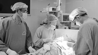 Phẫu đoạn nhũ, nạo hạch nách điều trị ung thư cho 2 bệnh nhân