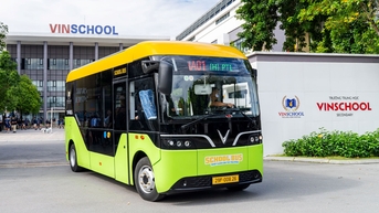 បើកដំណើរការសេវាកម្ម "រថយន្តអគ្គិសនីសាលាឯកទេស" ដំបូងគេនៅប្រទេសវៀតណាម