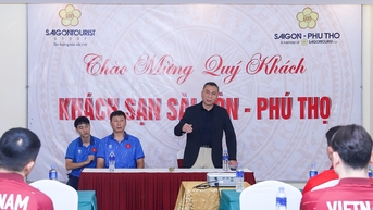 ប្រធាន VFF លោក Tran Quoc Tuan បានអបអរសាទរ Xuan Son ដោយចង់ឱ្យក្រុមវៀតណាមធ្វើអ្វីដែលពិសេស។