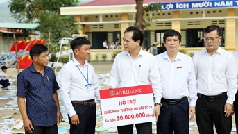 Agribank អមដំណើរតំបន់កណ្តាលក្នុងការយកឈ្នះលើផលវិបាកនៃព្យុះ និងទឹកជំនន់