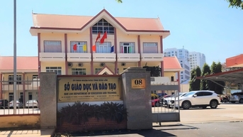 Đắk Lắk: Sở GD-ĐT và các trường học trực thuộc không nhận hoa ngày 20-11