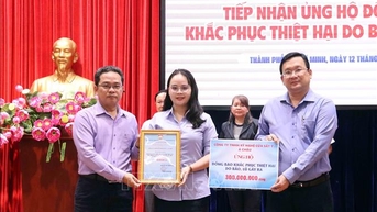 ទីក្រុងហូជីមិញ ទទួលបានប្រាក់រាប់រយពាន់លានដុង ដើម្បីជួយដល់ប្រជាជនរងគ្រោះដោយគ្រោះធម្មជាតិ