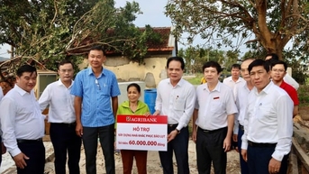 Agribank hỗ trợ người dân Đắk Lắk khắc phục bão số 13