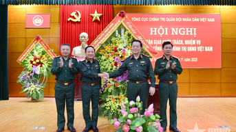 Đại tướng Nguyễn Trọng Nghĩa nhận bàn giao chức trách, nhiệm vụ Chủ nhiệm Tổng cục Chính trị Quân đội nhân dân Việt Nam