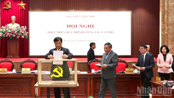 Giới thiệu đồng chí Nguyễn Đức Trung bầu giữ chức Chủ tịch Ủy ban nhân dân thành phố Hà Nội