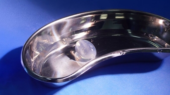 បុរសអាយុ 20 ឆ្នាំ "រកឃើញខ្លួនឯងម្តងទៀត" ដោយសារការបញ្ចូលពងស្វាសសិប្បនិម្មិត