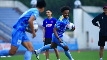 ថៅកែ VFF អបអរសាទរលោក Nguyen Xuan Son