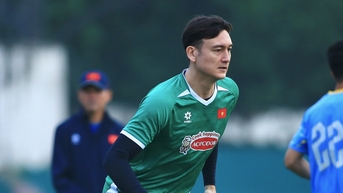 Đặng Văn Lâm chạy đua với chấn thương trước trận gặp tuyển Lào