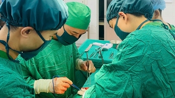 ការវះកាត់ពេញលេញនៃជំងឺមហារីកកូនកណ្តុរ retroperitoneal នៅក្នុងអ្នកជំងឺអាយុ 25 ឆ្នាំ។