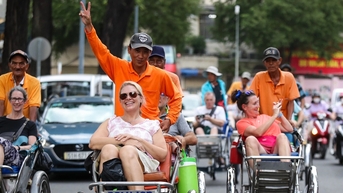 Việt Nam đón khách quốc tế cao kỷ lục, học gì để 'ăn nên làm ra'?