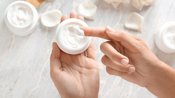 ក្រសួង​សុខាភិបាល​ប្រមូល​និង​ស្នើសុំ​កម្ទេច​ក្រែម​លាប​ស្បែក​ថាន់ម៉ុក