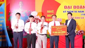 ថ្នាក់ដឹកនាំគណៈកម្មាធិការប្រជាជនទីក្រុងហាណូយបានចូលរួមទិវាសាមគ្គីភាពដ៏អស្ចារ្យនៅឃុំ Thanh Oai