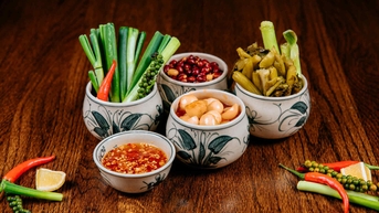 Nhà hàng ở Đức đông nườm nượp nhờ mâm cơm cá kho, cà muối giá hơn 1,4 triệu đồng