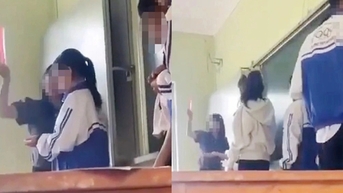 Cho thôi việc cô giáo dùng thước đánh học sinh: Cách giáo dục "đầy rủi ro"