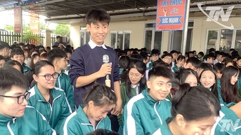 Đưa pháp luật đến gần học sinh