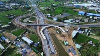 Phó Thủ tướng ra tối hậu thư thúc tiến độ cao tốc, sân bay, đường vành đai