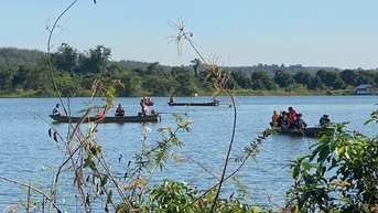 Lật thuyền, một người bị nước cuốn mất tích