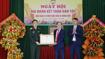 ថ្នាក់ដឹកនាំ​បញ្ជាការដ្ឋាន​យោធភូមិភាគ​ខេត្ត​បាន​ចូលរួម​ទិវា​មហា​សាមគ្គី​នៅ​ភូមិ Son Tien