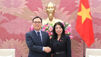 Phó Chủ nhiệm Văn phòng Quốc hội Lê Thu Hà tiếp Đại sứ Hàn Quốc tại Việt Nam